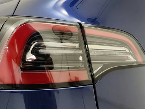 Used 2025 Tesla Model Y Long Range RWD image 43