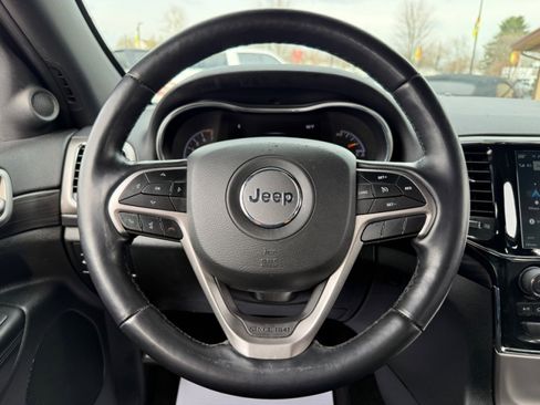 Used 2022 Jeep Grand Cherokee Laredo X image 20