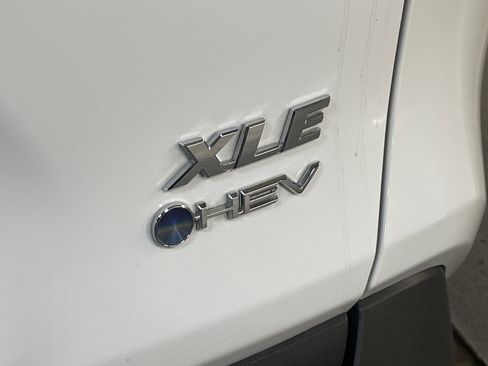 Used 2025 Toyota RAV4 XLE image 33