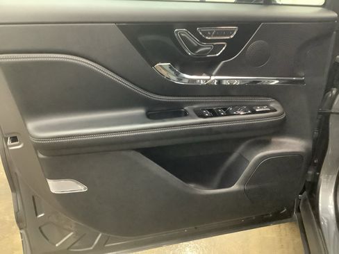 Used 2024 Lincoln Corsair AWD image 12