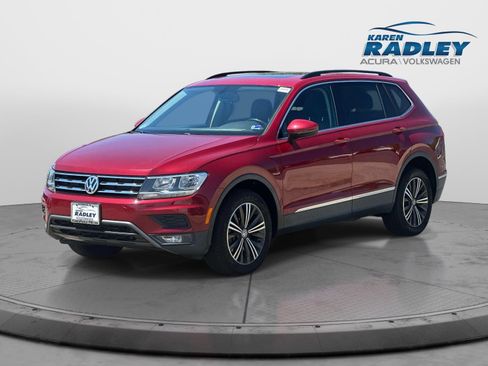 Used 2018 Volkswagen Tiguan SE w/ Panoramic Sunroof Package FWD image 5