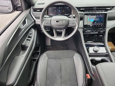 New 2025 Jeep Grand Cherokee L Altitude image 7