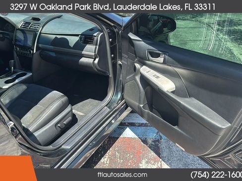 Used 2012 Toyota Camry SE w/ Leather Pkg FWD image 31