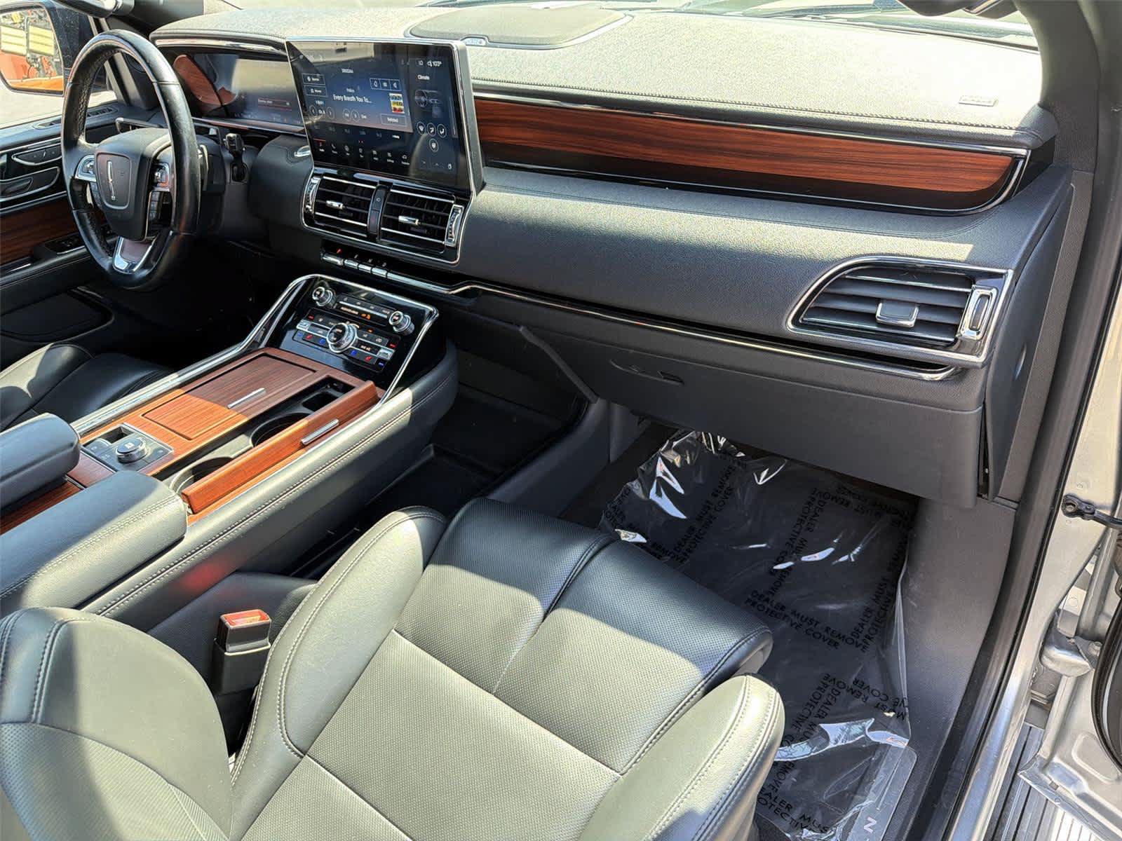 Used 2024 Lincoln Navigator Premiere AWD/4WD image 13