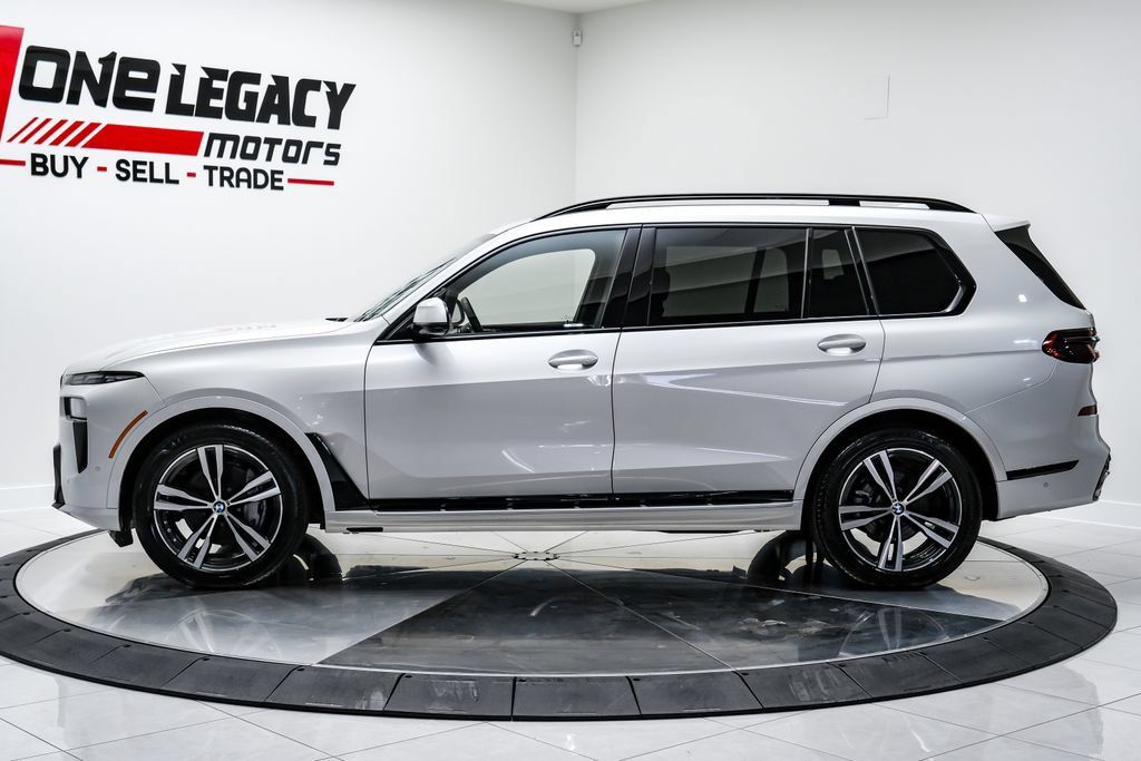 Used 2025 BMW X7 xDrive40i AWD/4WD image 13