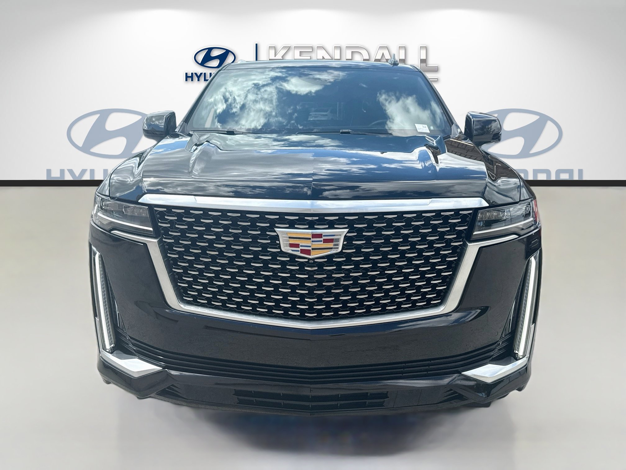 Used 2023 Cadillac Escalade Premium Luxury AWD/4WD image 2