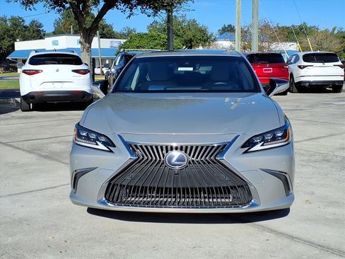 Used 2019 Lexus ES 300h w/ Luxury Package image 2