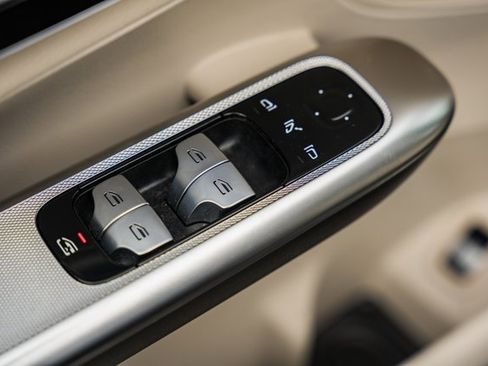 Certified 2024 Mercedes-Benz GLC 300 4MATIC image 37