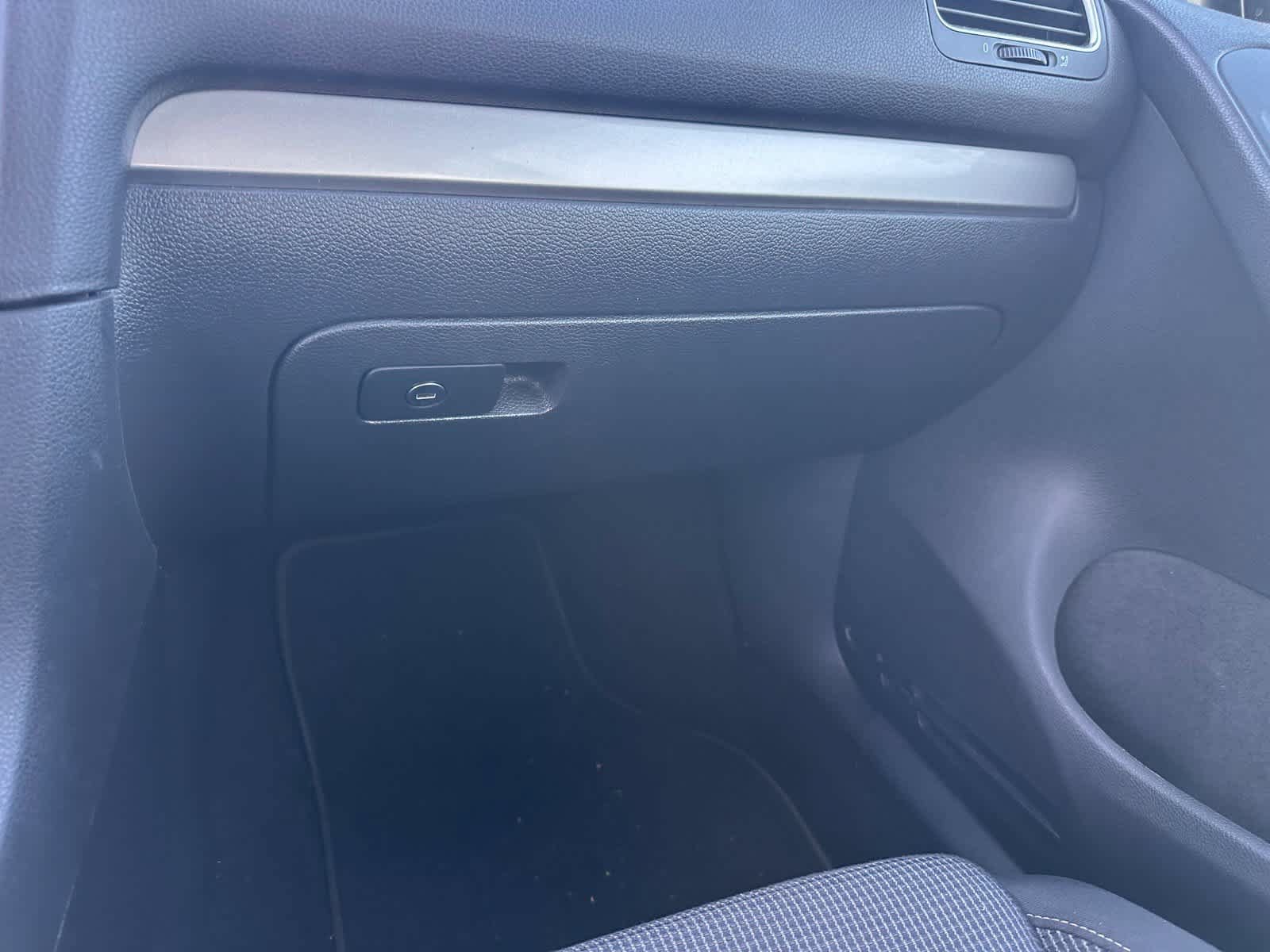 Used 2014 Volkswagen Golf 4-Door FWD image 20