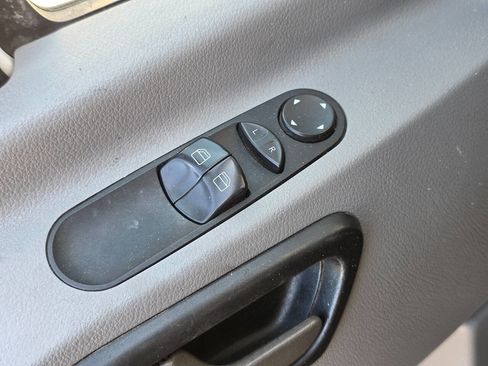 Used 2016 Mercedes-Benz Sprinter 2500 image 18