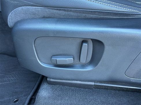 Used 2019 Land Rover Range Rover Velar R-Dynamic SE image 14