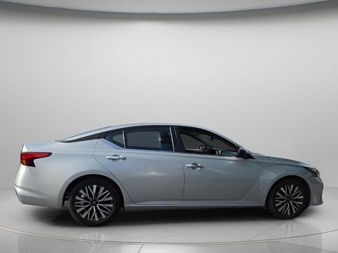 Used 2024 Nissan Altima 2.5 SV FWD image 7