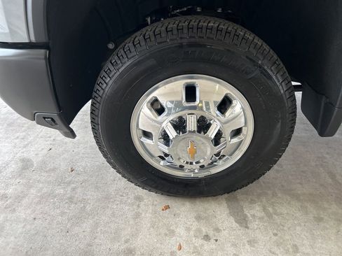 Used 2025 Chevrolet Silverado 3500 W/T image 12