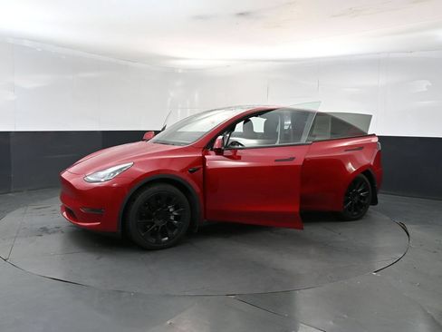 Used 2021 Tesla Model Y Long Range AWD/4WD image 25