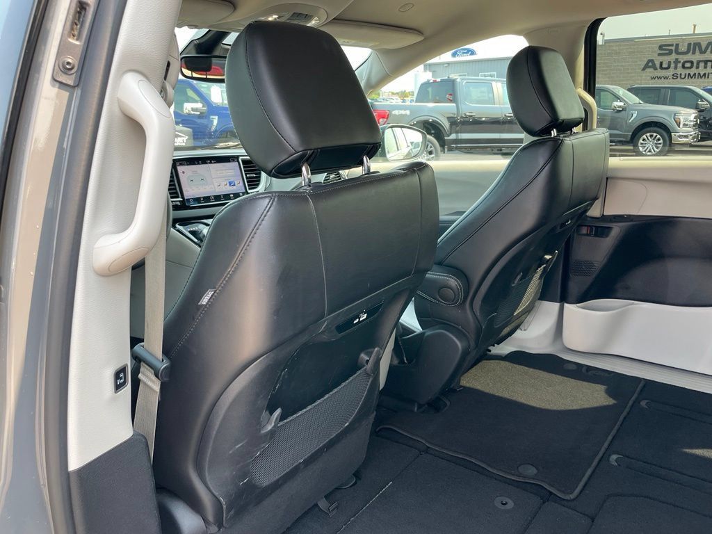 Used 2023 Chrysler Pacifica Touring-L FWD image 44