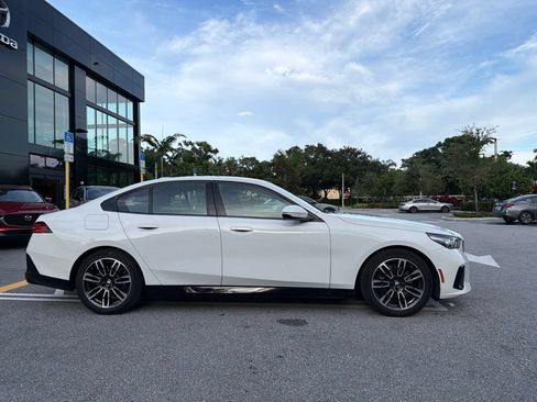 Used 2026 BMW 530i xDrive AWD/4WD image 4