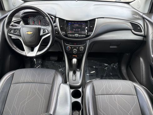 Used 2022 Chevrolet Trax LT w/ LT Convenience Package FWD image 12