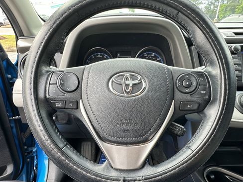 Used 2018 Toyota RAV4 XLE image 6