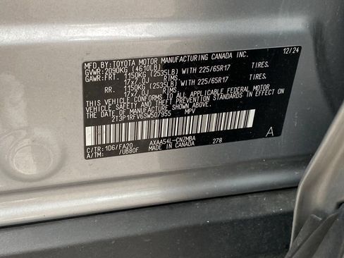 Used 2025 Toyota RAV4 XLE AWD/4WD image 16