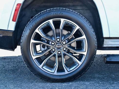 Certified 2023 Jeep Grand Wagoneer Series III AWD/4WD image 12