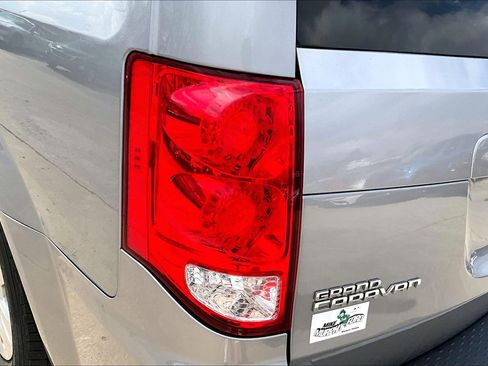 Used 2020 Dodge Grand Caravan SE w/ UConnect Hands-Free Group image 28