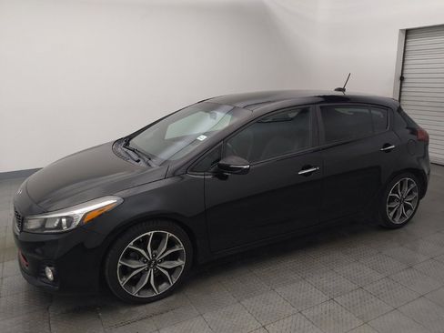 Used 2017 Kia Forte SX image 2