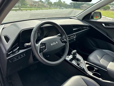 Used 2023 Kia Niro FWD image 9