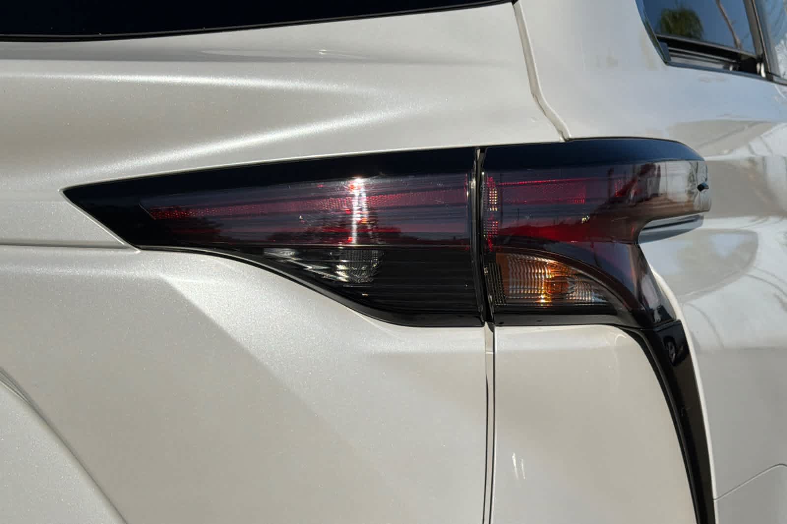 Used 2023 Toyota Sienna XLE FWD image 21