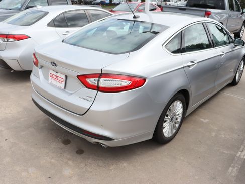 Used 2016 Ford Fusion SE w/ Equipment Group 502A image 11