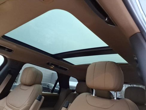 New 2025 Land Rover Range Rover Sport SE image 13