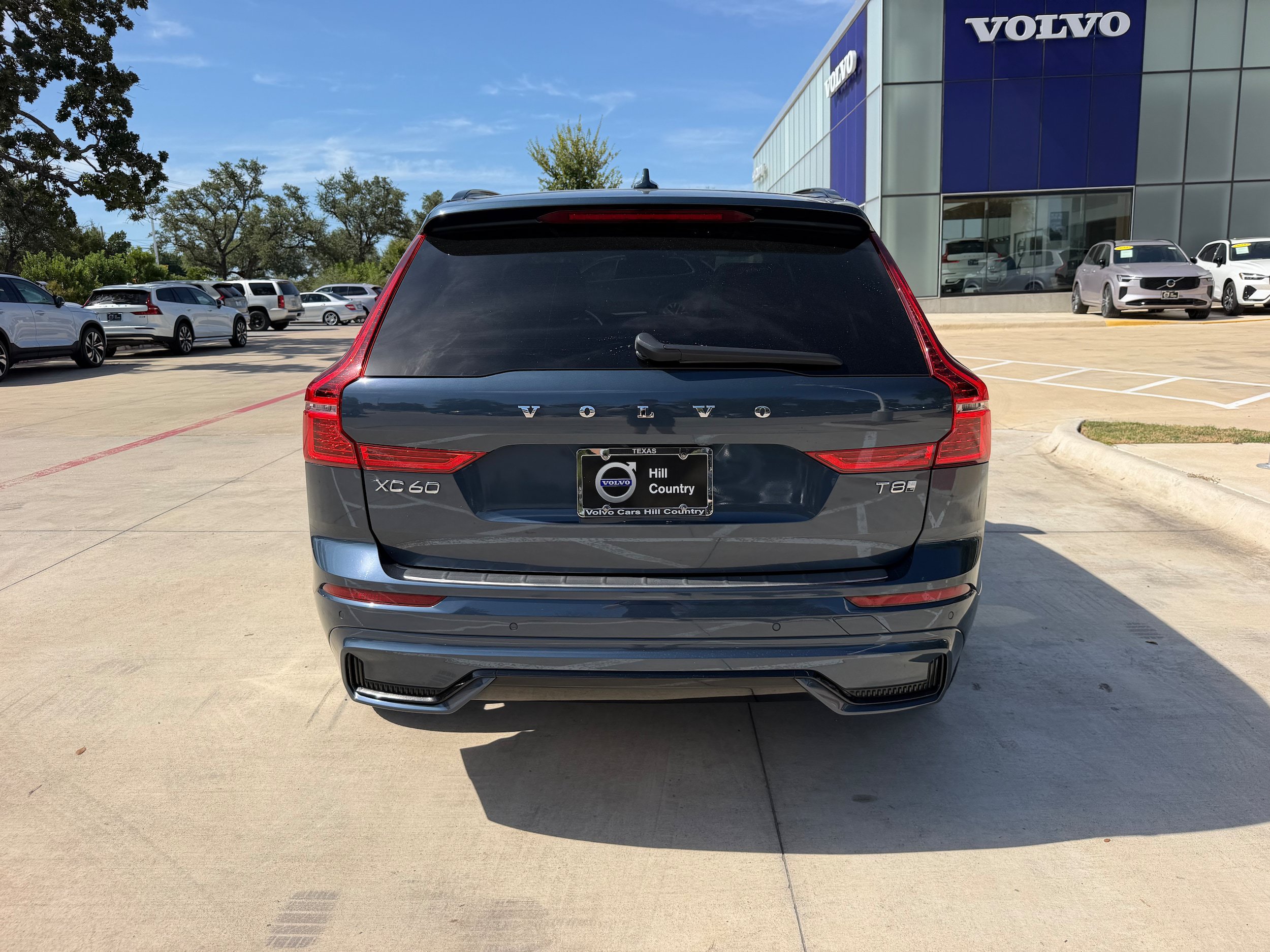 Certified 2025 Volvo XC60 T8 Plus w/ Protection Package Premier AWD/4WD image 5