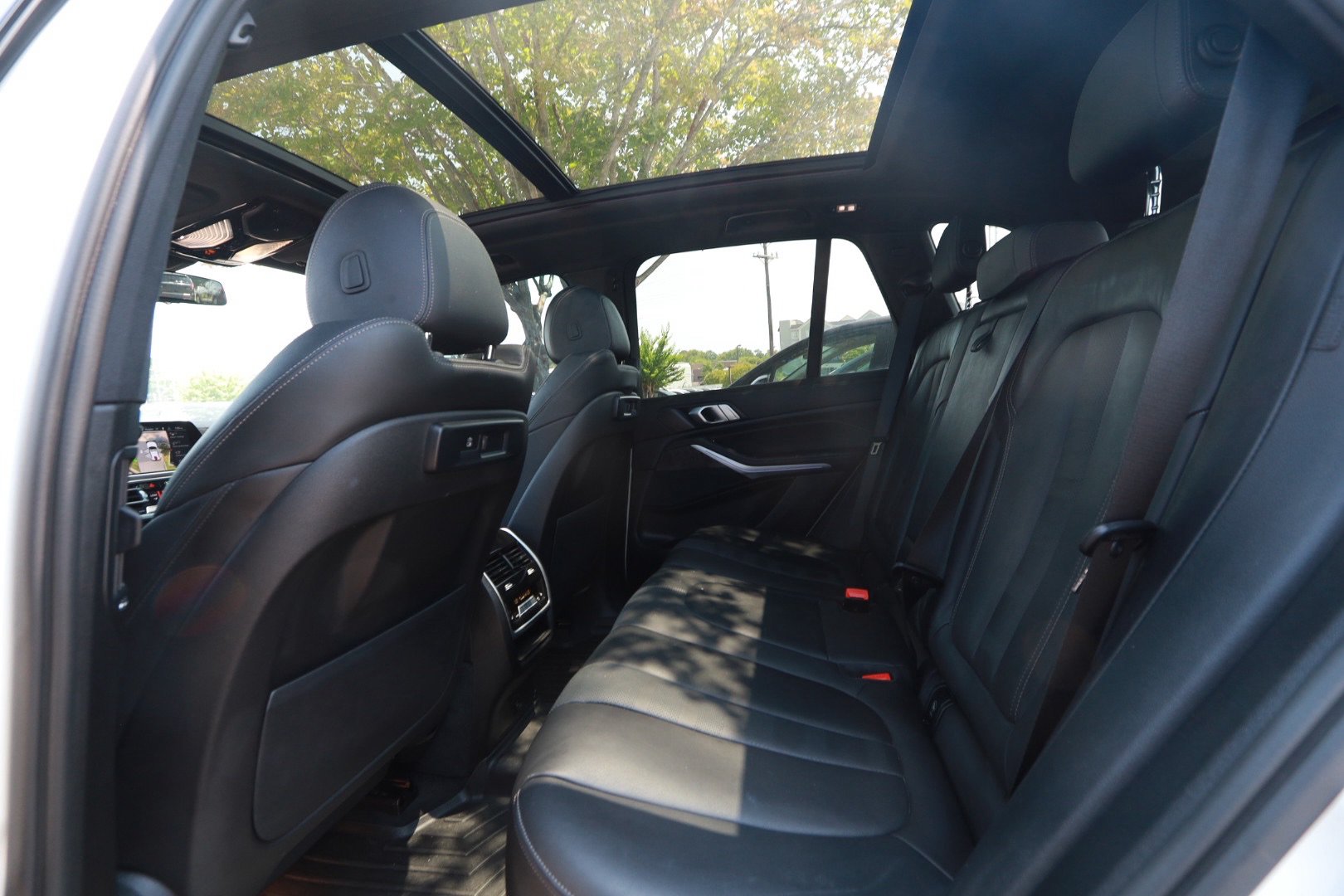 Used 2022 BMW X5 xDrive40i w/ Premium Package AWD/4WD image 24