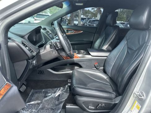 Used 2019 Lincoln Nautilus Select image 12