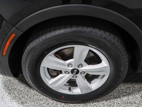 Used 2021 Kia Sorento LX image 11