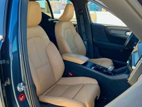 Used 2019 Volvo XC40 T5 Inscription image 19