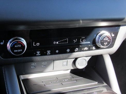 New 2026 Mitsubishi Outlander SE image 18