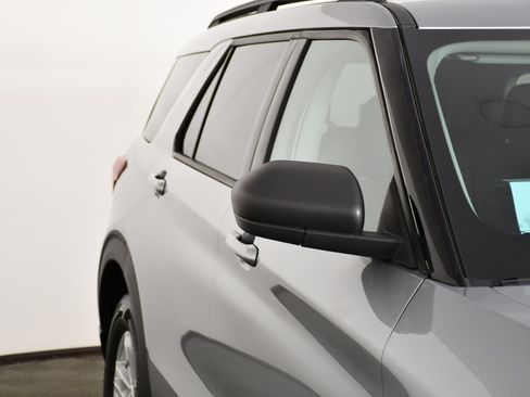 Used 2023 Ford Explorer XLT AWD/4WD image 14
