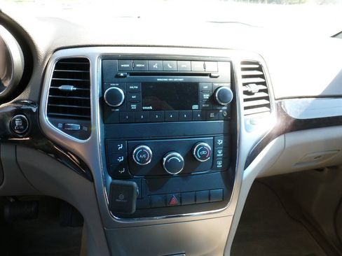 Used 2012 Jeep Grand Cherokee Laredo w/ Laredo E Group AWD/4WD image 13