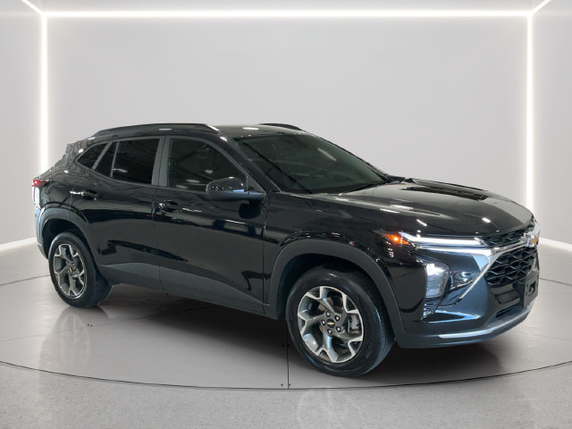 Used 2025 Chevrolet Trax LT w/ LT Convenience Package FWD image 8