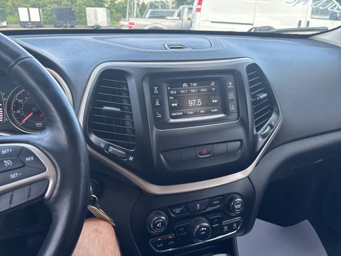 Used 2014 Jeep Cherokee Sport w/ Cold Weather Group AWD/4WD image 23
