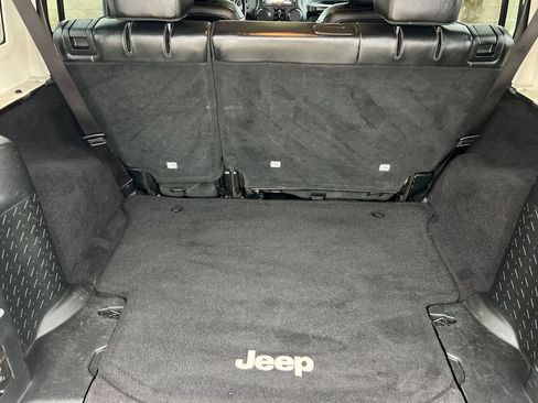 Used 2017 Jeep Wrangler Unlimited Sahara image 17