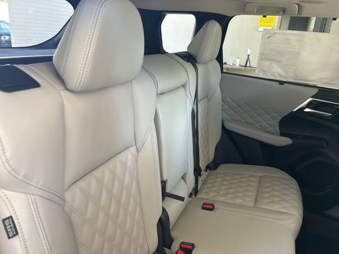 New 2025 Mitsubishi Outlander SEL image 29