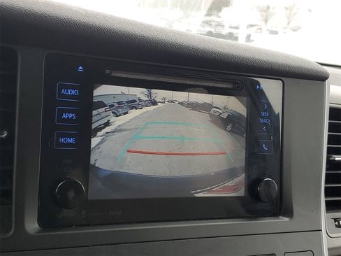 Used 2016 Toyota Sienna LE image 25