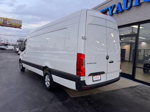Used 2021 Mercedes-Benz Sprinter 2500 image 3