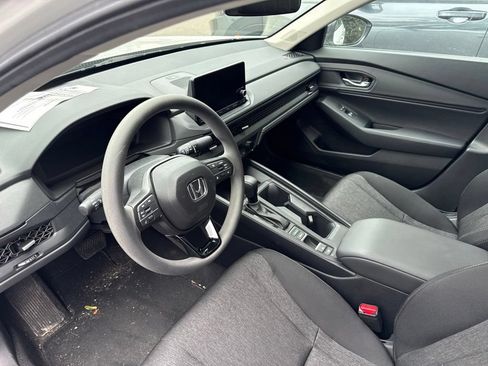 Used 2025 Honda Accord SE image 11