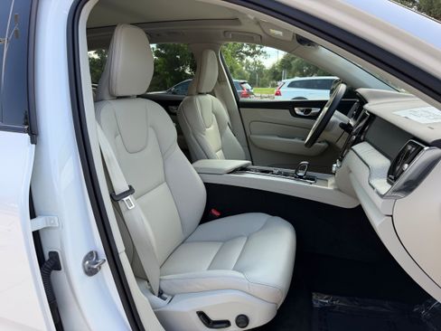 Certified 2024 Volvo XC60 B5 Plus w/ Protection Package Premier AWD/4WD image 10