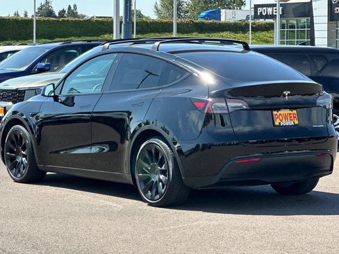 Used 2022 Tesla Model Y Long Range AWD/4WD image 6