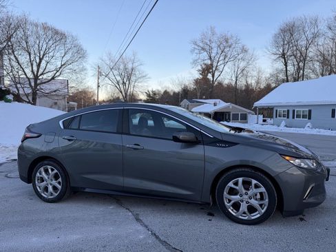 Used 2017 Chevrolet Volt Premier w/ Driver Confidence II Package image 9