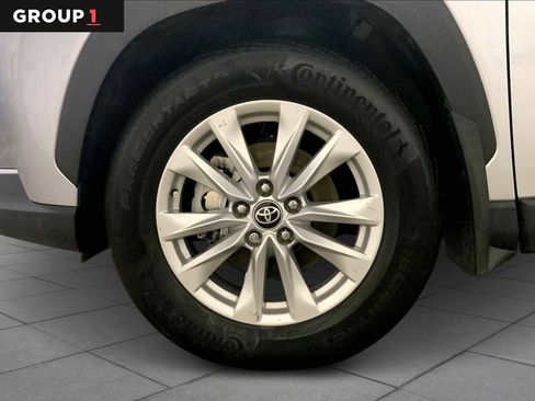 Used 2023 Toyota Corolla Cross LE image 11