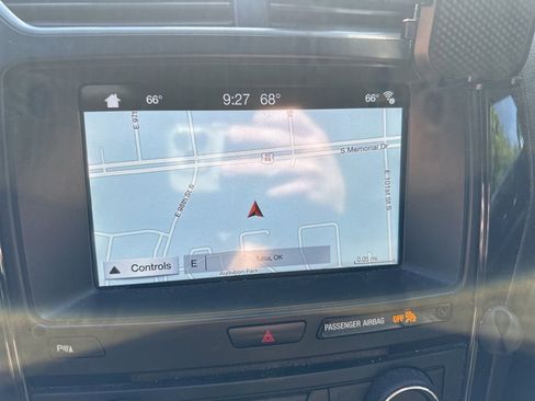 Used 2018 Ford Explorer XLT w/ Equipment Group 202A AWD/4WD image 11